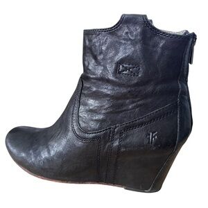 Frye Carson Black Leather Hidden Wedge Ankle Bootie – Women’s Sz 8.5